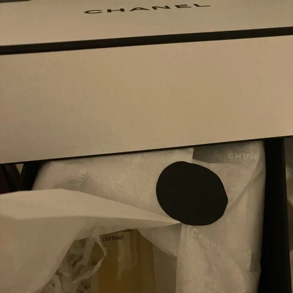 Chanel Gift frequent buyer - Picture 2 of 2